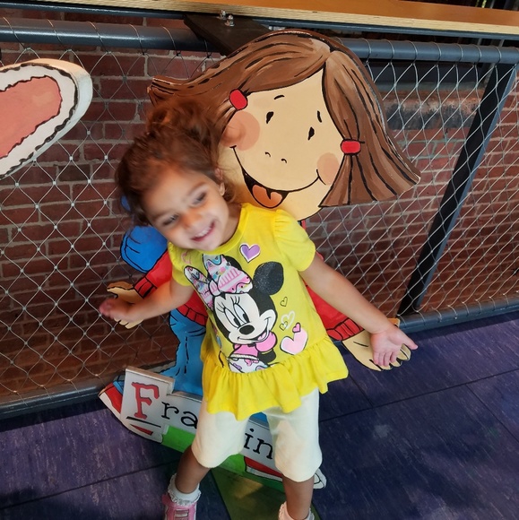 Meet your Posher, Debra - Picture 7 of 8